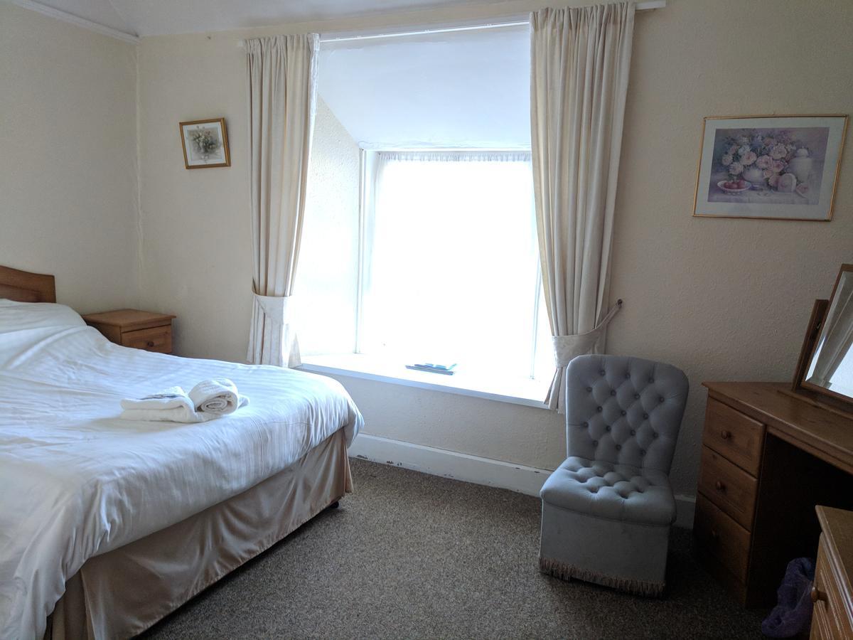 The Castle Hotel Lampeter Bagian luar foto