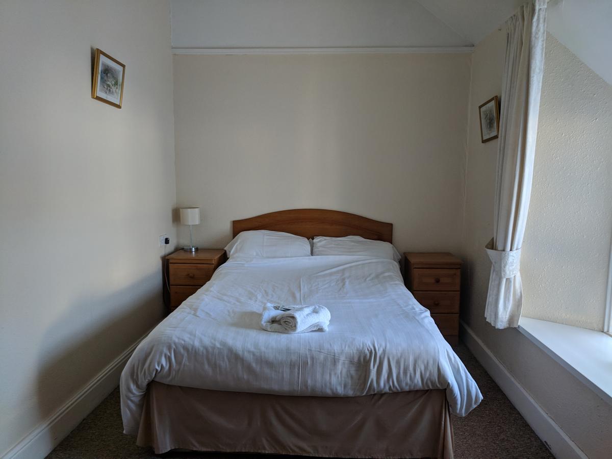 The Castle Hotel Lampeter Bagian luar foto