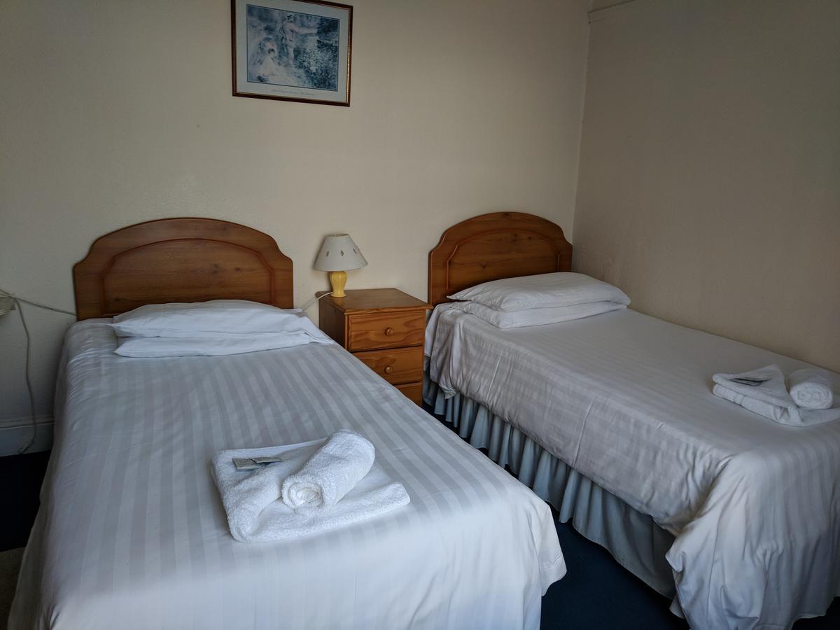 The Castle Hotel Lampeter Bagian luar foto