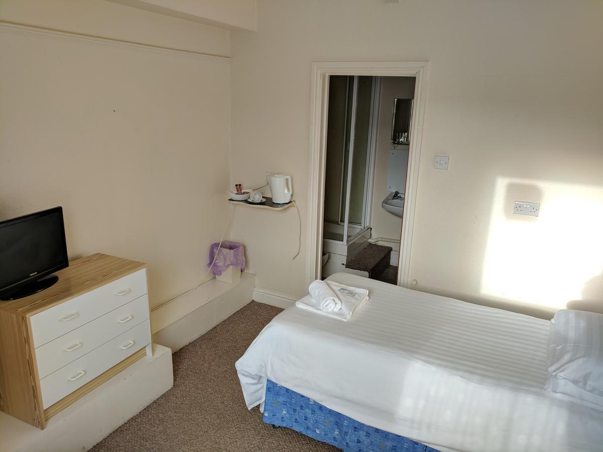The Castle Hotel Lampeter Bagian luar foto