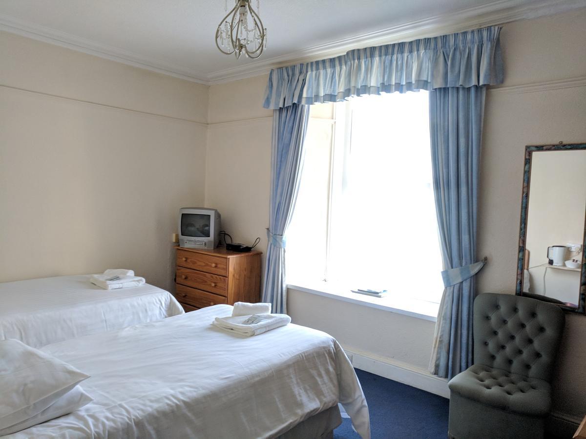 The Castle Hotel Lampeter Bagian luar foto