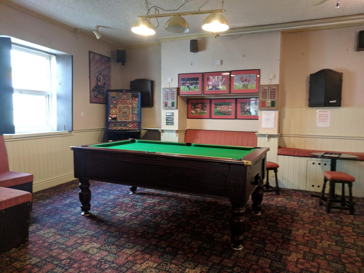The Castle Hotel Lampeter Bagian luar foto