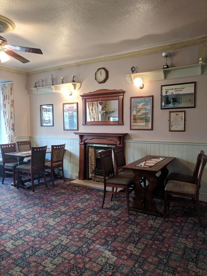 The Castle Hotel Lampeter Bagian luar foto