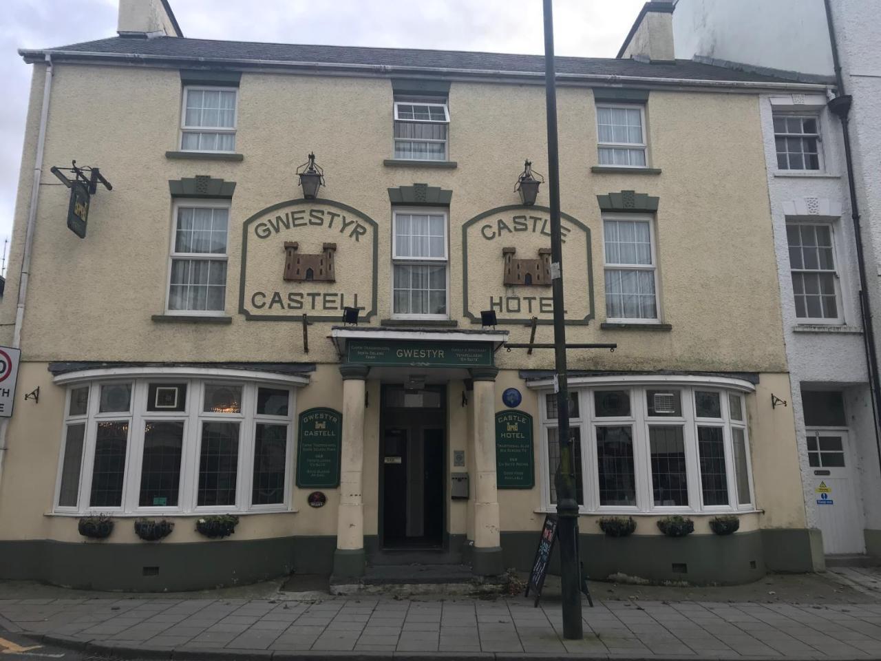 The Castle Hotel Lampeter Bagian luar foto