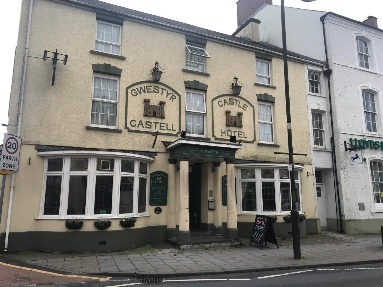 The Castle Hotel Lampeter Bagian luar foto