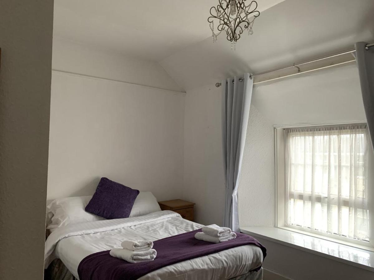 The Castle Hotel Lampeter Bagian luar foto
