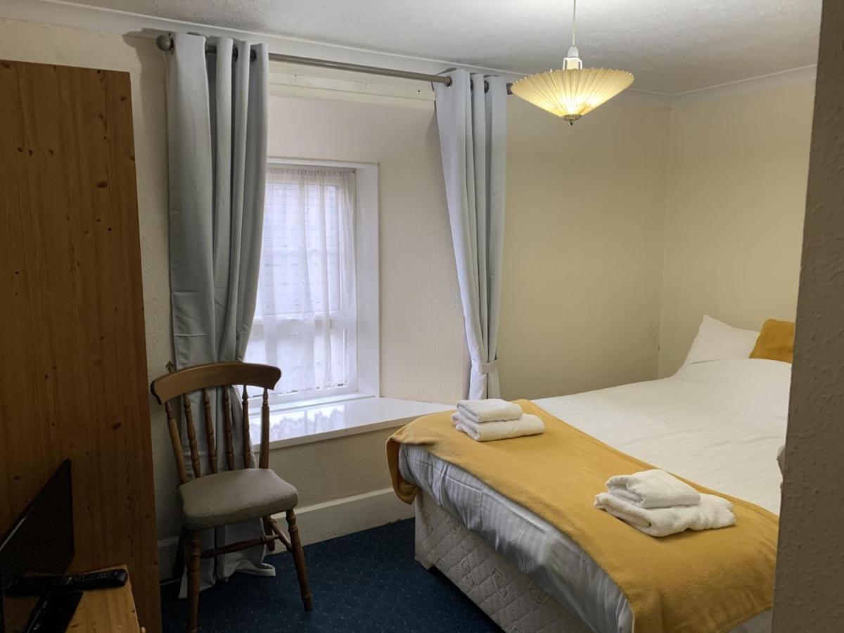 The Castle Hotel Lampeter Bagian luar foto