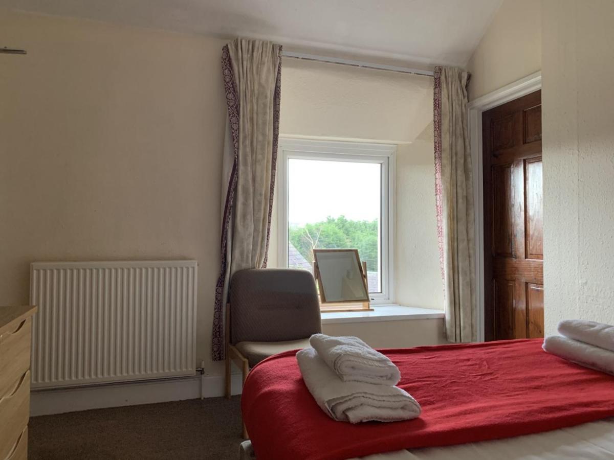 The Castle Hotel Lampeter Bagian luar foto