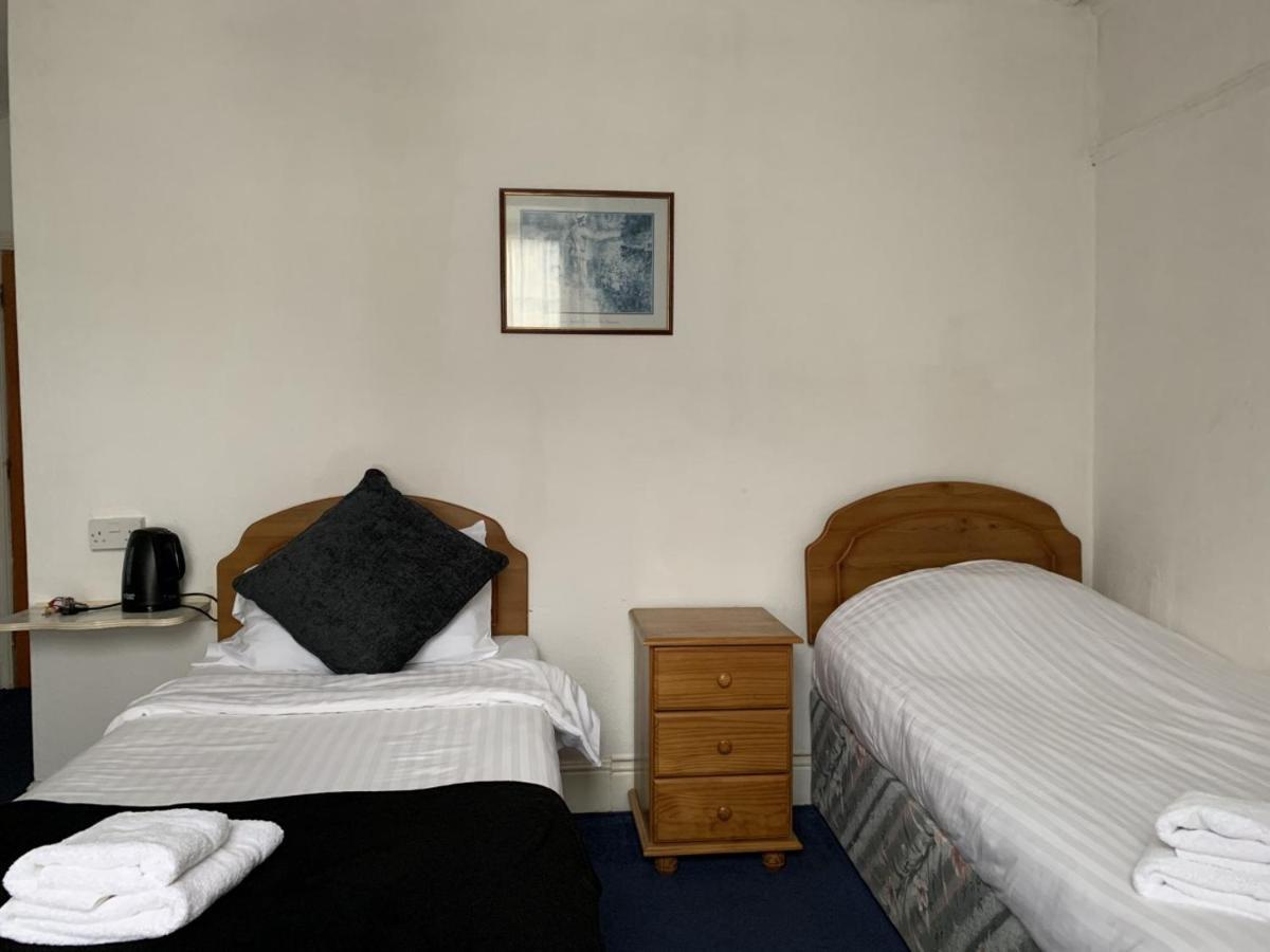 The Castle Hotel Lampeter Bagian luar foto