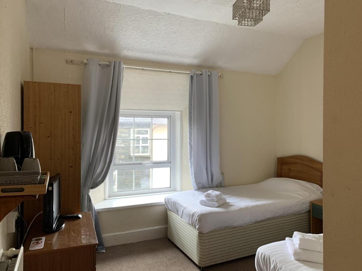 The Castle Hotel Lampeter Bagian luar foto