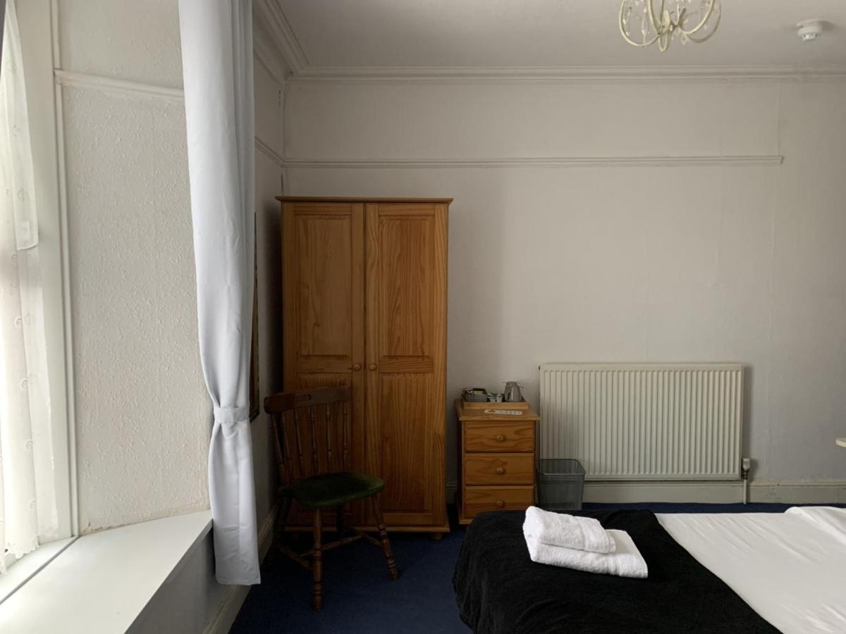 The Castle Hotel Lampeter Bagian luar foto
