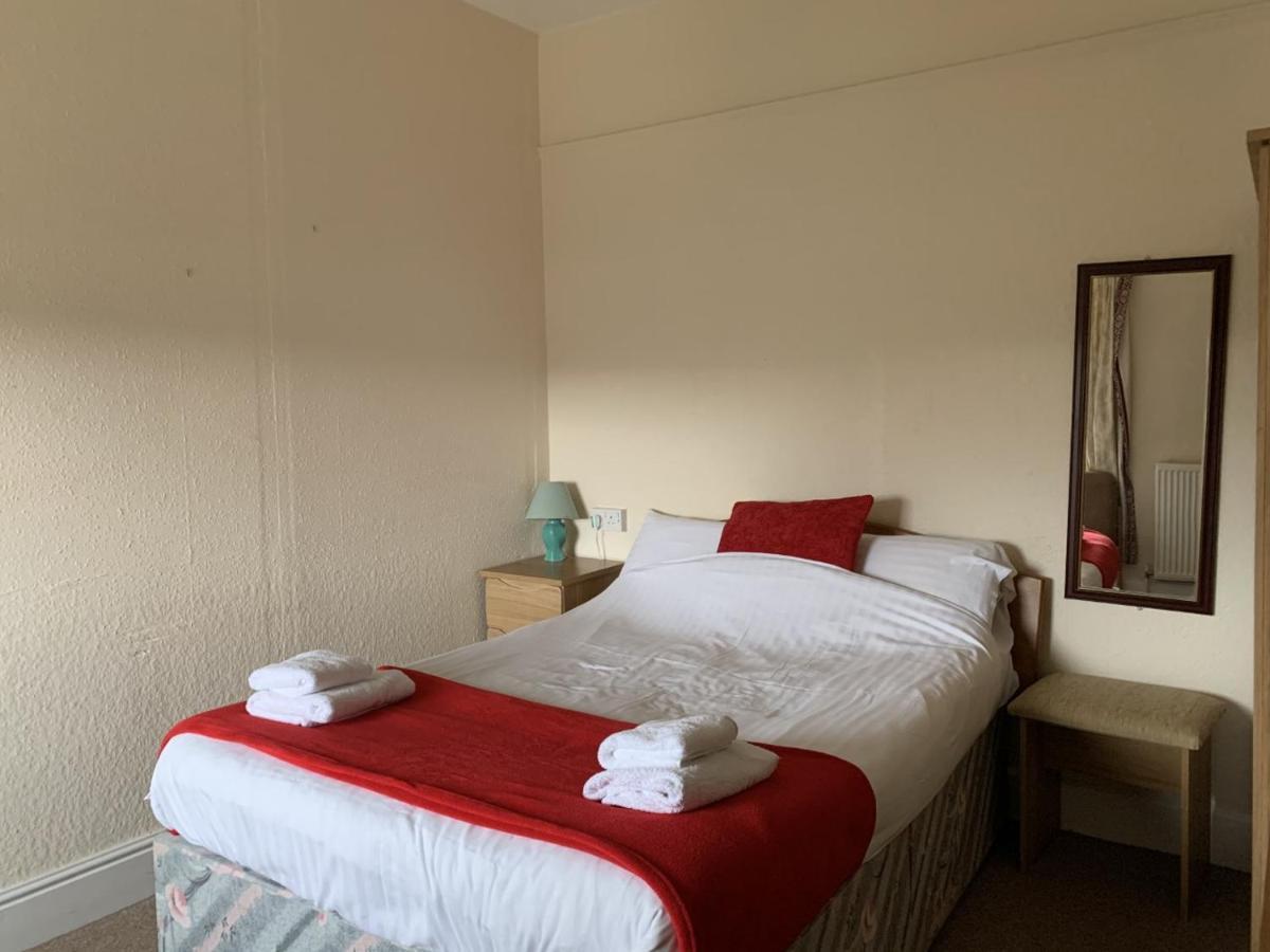 The Castle Hotel Lampeter Bagian luar foto